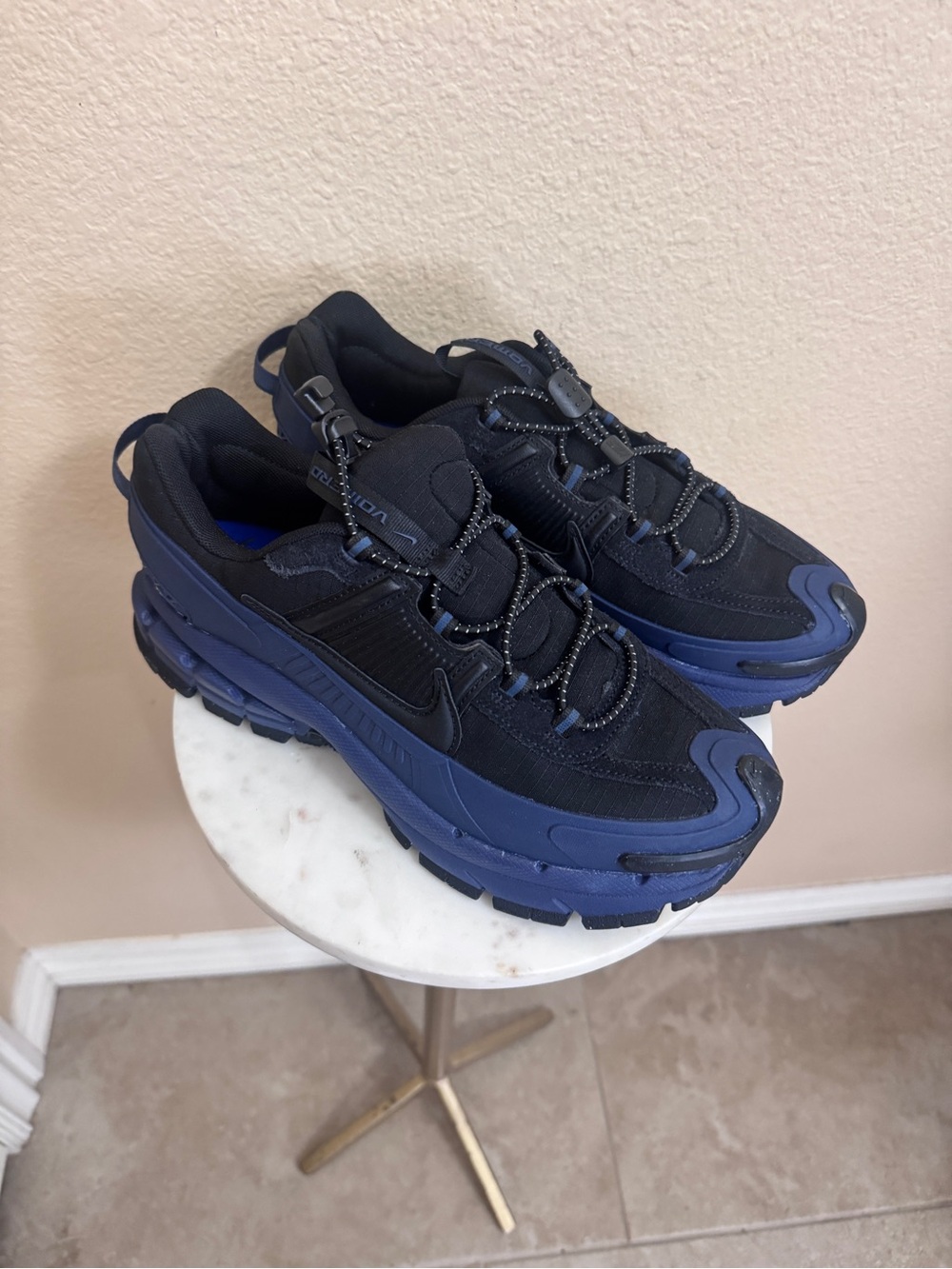 Women Nike Air Zoom Vomero Roam water resistant winterized cushioned sneakers 9